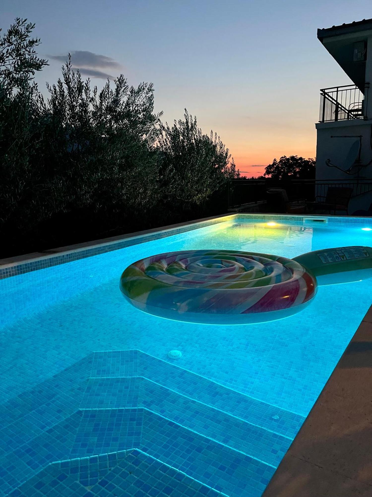 Villa Sagosde With Swimming Pool And Mini Golf Zagvozd 외부 사진